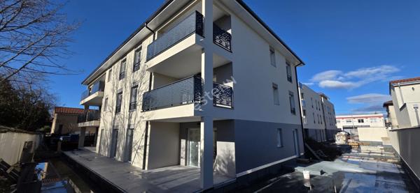 SAINT LAURENT DE MURE proche centre bourg - Type 4 neuf RT 2012 avec terrasse