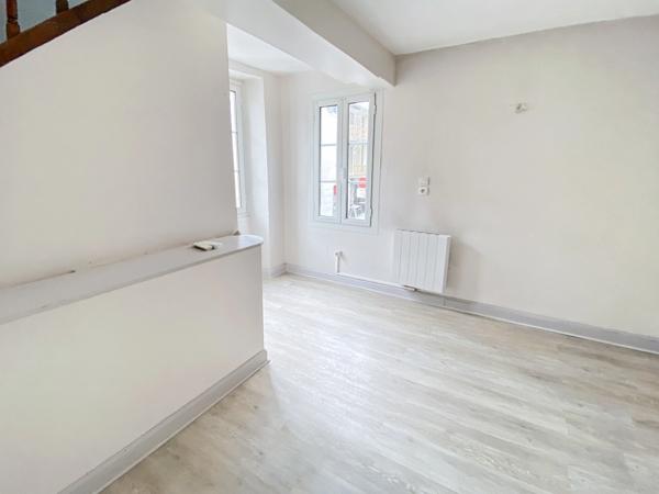 Dpt Landes (40), à vendre AIRE SUR L'ADOUR immeuble d'angle de 43 m² habitables