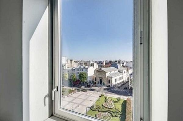 Bureaux à louer à Neuilly-sur-Seine avec parking et accès métro immédiat