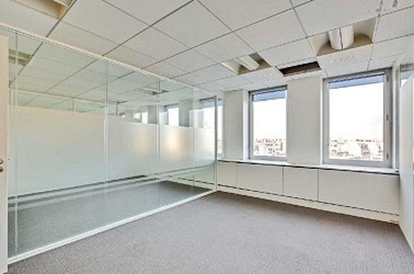 Bureaux à louer à Neuilly-sur-Seine avec parking et accès métro immédiat