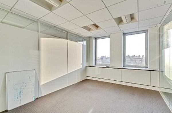 Bureaux à louer à Neuilly-sur-Seine avec parking et accès métro immédiat