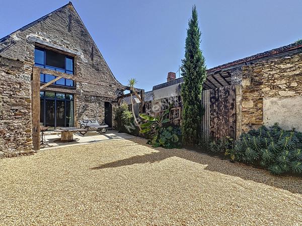 Maison en pierre rénovée à vendre à Saint-Géréon - Charme et confort, 4 chambres, à deux pas de la gare !