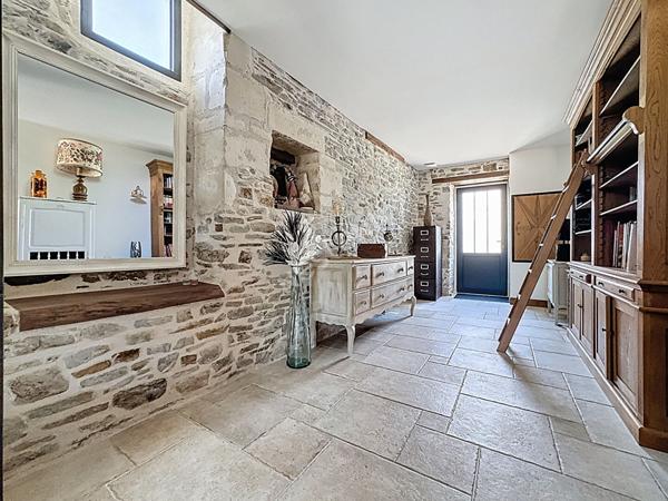 Maison en pierre rénovée à vendre à Saint-Géréon - Charme et confort, 4 chambres, à deux pas de la gare !