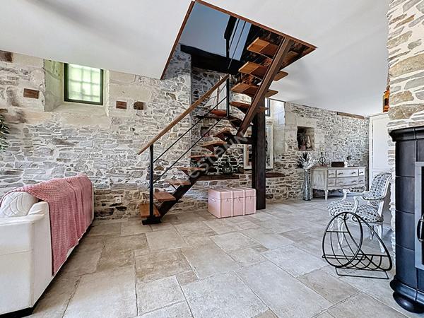 Maison en pierre rénovée à vendre à Saint-Géréon - Charme et confort, 4 chambres, à deux pas de la gare !