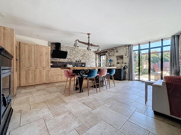 Maison en pierre rénovée à vendre à Saint-Géréon - Charme et confort, 4 chambres, à deux pas de la gare !