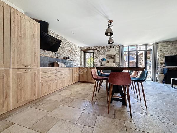 Maison en pierre rénovée à vendre à Saint-Géréon - Charme et confort, 4 chambres, à deux pas de la gare !