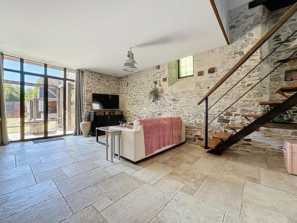 Maison en pierre rénovée à vendre à Saint-Géréon - Charme et confort, 4 chambres, à deux pas de la gare !