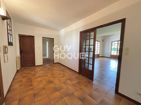 Maison familiale d'environ 220 m2 située sur Roques avec une parcelle arborée de 1 356 m2