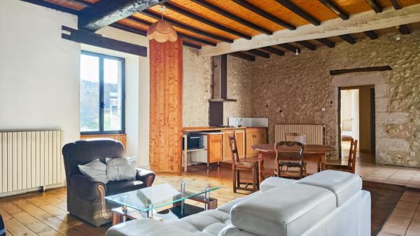 Charmant ensemble en pierre au calme, 10 pièce(s) 234 m2, belle vue sur la campagne