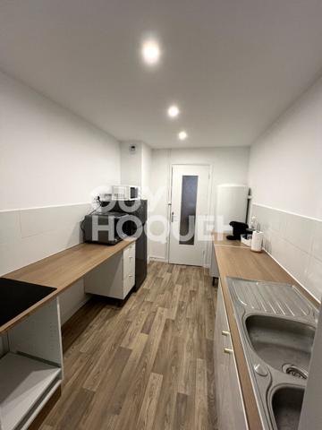 A LOUER au centre de Lyon 8 ème, un T4 avec balcon et parking