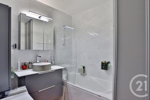 Appartement F4 à vendre  4 pièces - 82,72 m2 ST JULIEN EN GENEVOIS - 74