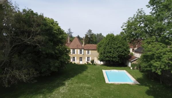 Belle maison de campagne en Périgord pourpre sur un terrain de 3 900m2, LALINDE