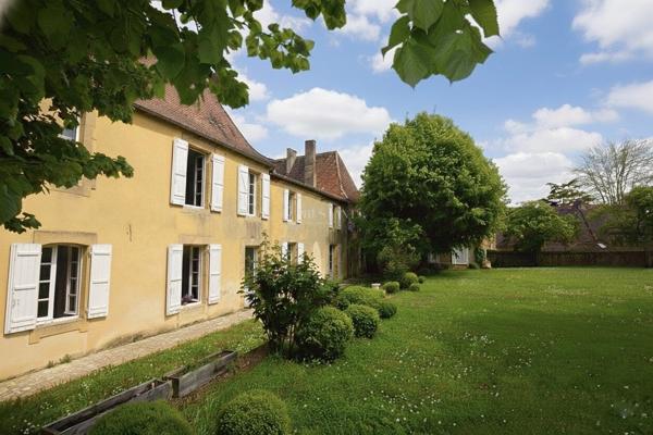 Belle maison de campagne en Périgord pourpre sur un terrain de 3 900m2, LALINDE