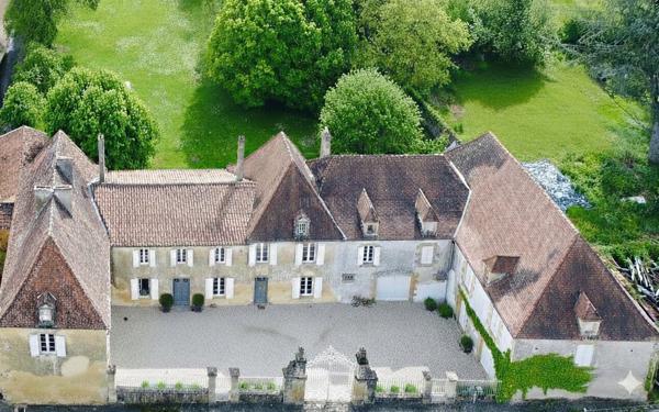 Belle maison de campagne en Périgord pourpre sur un terrain de 3 900m2, LALINDE
