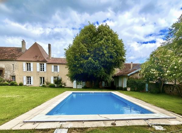 Belle maison de campagne en Périgord pourpre sur un terrain de 3 900m2, LALINDE