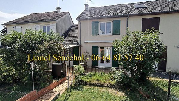 Maison à rénover de 9 pièces de 95 m2 dans un secteur  calme et recherché à La Chapelle Saint Aubin 95 m2