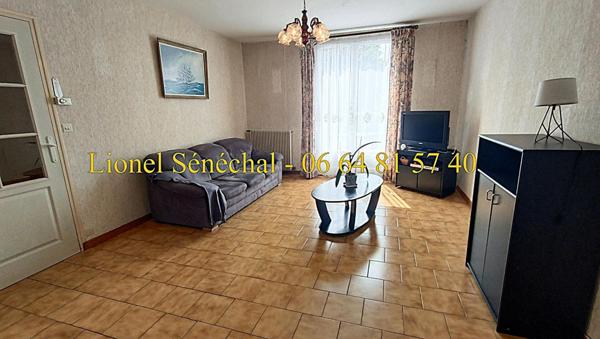 Maison à rénover de 9 pièces de 95 m2 dans un secteur  calme et recherché à La Chapelle Saint Aubin 95 m2