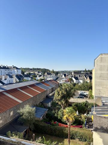 QUIMPER – APPARTEMENT T3 AVEC BALCON, BELLE VUE DEGAGEE ET PARKING PRIVATIF Quimper (29000)