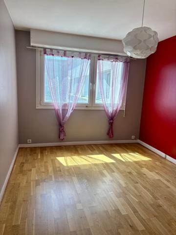 QUIMPER – APPARTEMENT T3 AVEC BALCON, BELLE VUE DEGAGEE ET PARKING PRIVATIF Quimper (29000)