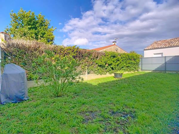 À vendre, Maison contemporaine de plain pied, 3 chambres, garage, sous garantie décennale, située à Angles (85750), à 1à minutes de l'Océan