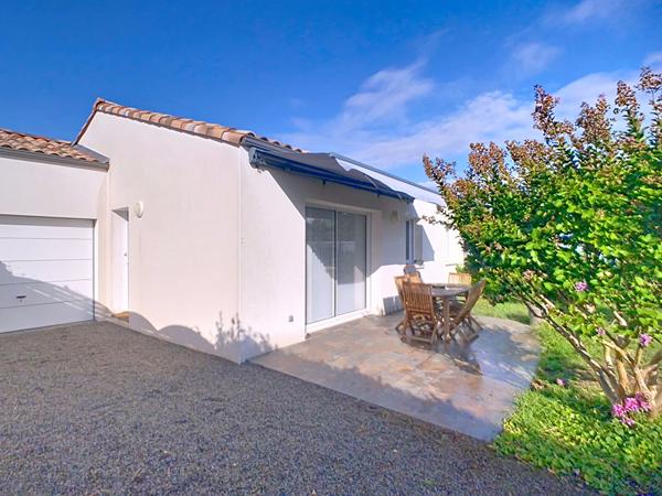 À vendre, Maison contemporaine de plain pied, 3 chambres, garage, sous garantie décennale, située à Angles (85750), à 1à minutes de l'Océan
