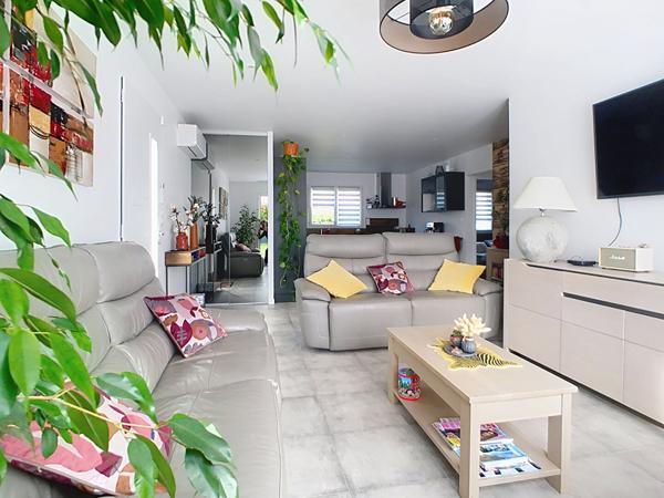 À vendre, Maison contemporaine de plain pied, 3 chambres, garage, sous garantie décennale, située à Angles (85750), à 1à minutes de l'Océan