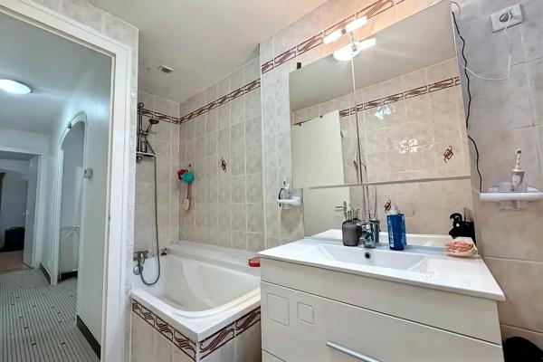 IMMEUBLE DE RAPPORT 400 m² BOUGUENAIS