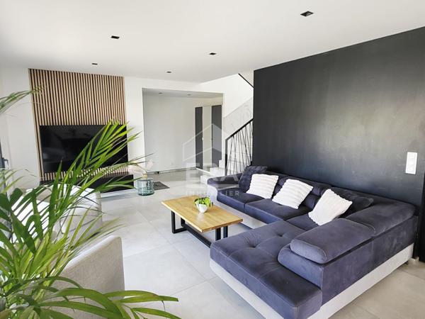 Maison individuelle T6 de 165m² + Garage 90m² Piscine - PEYRUIS