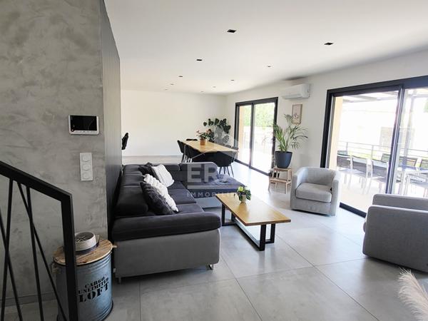 Maison individuelle T6 de 165m² + Garage 90m² Piscine - PEYRUIS