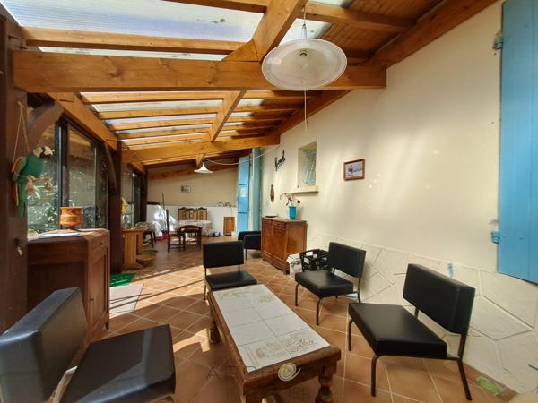 Maison de village 8 pièces, à pied des commerces, avec véranda, jardinet et grand garage