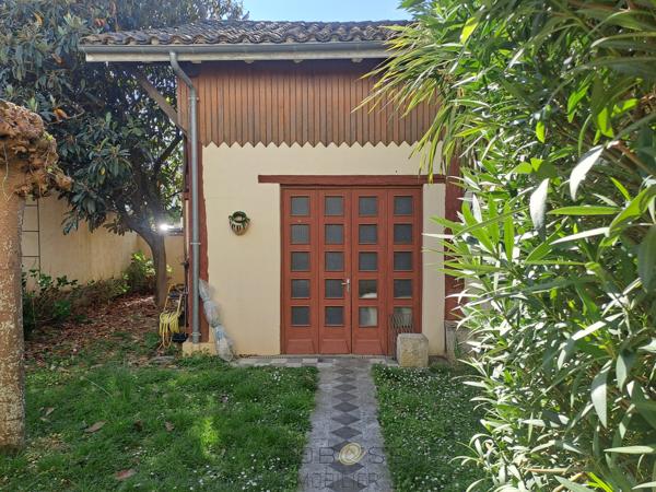 Maison de village 8 pièces, à pied des commerces, avec véranda, jardinet et grand garage