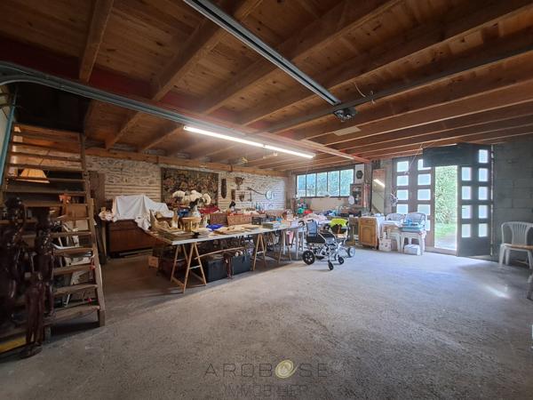 Maison de village 8 pièces, à pied des commerces, avec véranda, jardinet et grand garage