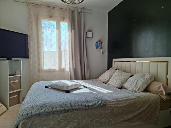 Maison parfaitement entretenue proche de Ancinnes,entièrement plain pied, SANS TRAVAUX, 15 min de Alençon, RARE sur le MARCHE !!!!!!