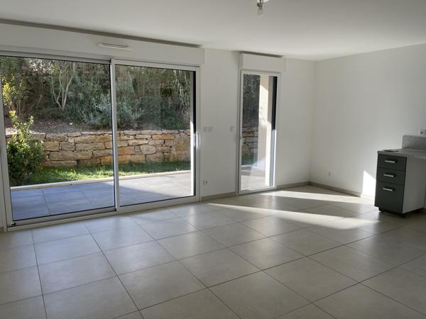 Appartement
                                                                                                                                                                                                                                                                                                                        3 pièce(s)                                                                                                                                                                                                          2 chambre(s)                                                                                                                                                                                                          58.4  m²