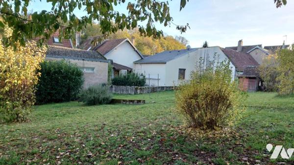MAISON DE VILLAGE AVEC JARDIN ET GARAGE