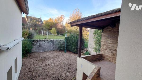 MAISON DE VILLAGE AVEC JARDIN ET GARAGE