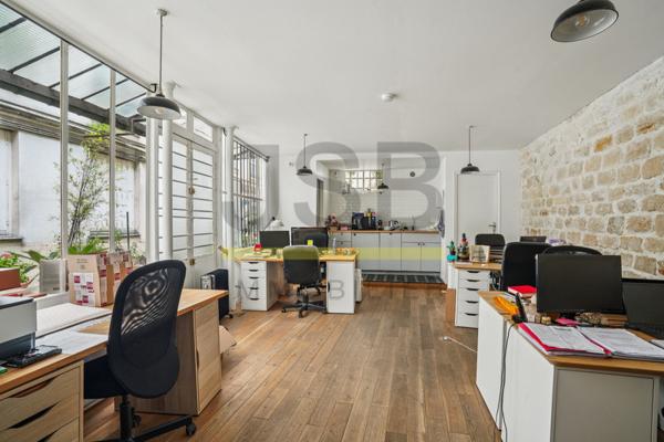 75002 - TRES RARE - SENTIER MONTORGUEIL - IMMEUBLE INDEPENDANT SUR COUR - 88 M2