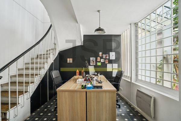 75002 - TRES RARE - SENTIER MONTORGUEIL - IMMEUBLE INDEPENDANT SUR COUR - 88 M2