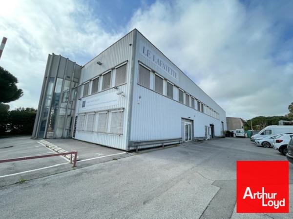 Bureaux à louer à Mauguio avec 7 stationnements et open space