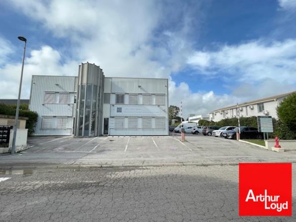 Bureaux à louer à Mauguio avec 7 stationnements et open space