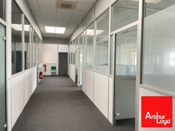 Bureaux à louer à Mauguio avec 7 stationnements et open space