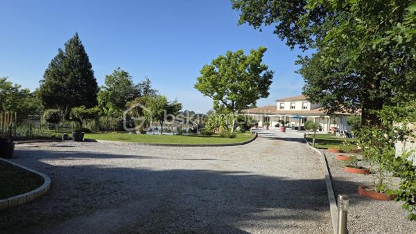 Magnifique propriété de 380 m² avec deux logements indépendants (30 et 70m2) sans vis à vis par rapport à la maison principale, piscine 8m x 3m avec banquette jacuzzi, étang et parc arboré de 6 043 m²
 
Découvrez cette superbe propriété de caractère d'environ 380 m² habitables, implantée sur un magnifique terrain de 6 043 m², offrant un cadre de vie exceptionnel alliant confort, nature et rentabilité locative.
 
La maison principale
 
Spacieuse et lumineuse, elle se compose de :
Une vaste pièce de vie d'environ 70 m² comprenant une grande cuisine équipée avec îlot central, salon et salle à manger
Une superbe mezzanine de 65 m², idéale comme espace détente, bureau ou salle de jeux.
Aile gauche :
Deux chambres de 20m² dont une avec dressing 
Une salle de bain.
Une buanderie.
Un WC.
Aile droite :
Deux chambres de 20m2 environ
Un bureau
Une salle de bain.
Un WC.
Une buanderie
Une pièce de rangement

À l'extérieur, vous profiterez d'une terrasse à l'avant et à l'arrière, d'une piscine, d'une cuisine d'été ainsi que d'un espace de rangement situé derrière la maison avec volets électriques.
 
La propriété dispose de deux logements parfaitement aménagés, chacun bénéficiant de son jardin privatif.
 
Premier logement de 30m2: idéal pour la location saisonnière aux curistes, comprenant :
Une chambre.
Un salon / Une cuisine équipée
Une salle de bain / wc
Un ponton pour aller sur l’étang et pêcher
 
Deuxième logement de 70m2 : actuellement loué 800 € par mois, comprenant également :
2 chambres.
Un salon / salle à manger
Une cuisine équipée.
Une salle de bain et wc séparé
Ces deux dépendances offrent un excellent potentiel de revenus locatifs.
Un environnement exceptionnel
 
Le terrain de 6 043 m², entièrement clos et arboré, est un véritable havre de paix.
 
Vous y trouverez :
Un grand étang peuplé de poissons et de canards avec un pont pour accéder à une île
Un magnifique parc arboré avec bananiers, figuiers, kiwis et pommiers.
Un potager situé à proximité de l'entrée de la propriété.
 
Prestations
Chauffage par climatisation réversible.
Radiateurs électriques dans les chambres.
DPE : B
Deux portails électriques :
un réservé à la maison principale ;
un second dédié aux deux logements indépendants.

Taxe foncière : 2100 €.
Les atouts
Propriété de 380 m² habitables.
Terrain de 6 043 m².
Piscine.
Cuisine d'été.
Grand étang.
Deux logements indépendants avec accès séparé.
Revenus locatifs immédiats.
Environnement calme, verdoyant et sans vis-à-vis.
Idéal pour une grande famille, un projet de gîtes, de chambres d'hôtes ou un investissement locatif.
Une propriété rare offrant un cadre de vie privilégié, un fort potentiel d'exploitation et des prestations de qualité. À découvrir sans tarder !