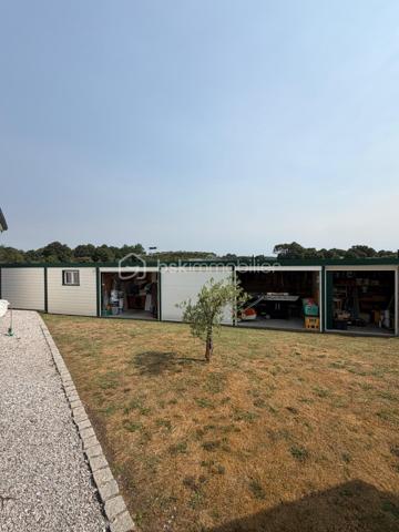 Magnifique propriété de 380 m² avec deux logements indépendants (30 et 70m2) sans vis à vis par rapport à la maison principale, piscine 8m x 3m avec banquette jacuzzi, étang et parc arboré de 6 043 m²
 
Découvrez cette superbe propriété de caractère d'environ 380 m² habitables, implantée sur un magnifique terrain de 6 043 m², offrant un cadre de vie exceptionnel alliant confort, nature et rentabilité locative.
 
La maison principale
 
Spacieuse et lumineuse, elle se compose de :
Une vaste pièce de vie d'environ 70 m² comprenant une grande cuisine équipée avec îlot central, salon et salle à manger
Une superbe mezzanine de 65 m², idéale comme espace détente, bureau ou salle de jeux.
Aile gauche :
Deux chambres de 20m² dont une avec dressing 
Une salle de bain.
Une buanderie.
Un WC.
Aile droite :
Deux chambres de 20m2 environ
Un bureau
Une salle de bain.
Un WC.
Une buanderie
Une pièce de rangement

À l'extérieur, vous profiterez d'une terrasse à l'avant et à l'arrière, d'une piscine, d'une cuisine d'été ainsi que d'un espace de rangement situé derrière la maison avec volets électriques.
 
La propriété dispose de deux logements parfaitement aménagés, chacun bénéficiant de son jardin privatif.
 
Premier logement de 30m2: idéal pour la location saisonnière aux curistes, comprenant :
Une chambre.
Un salon / Une cuisine équipée
Une salle de bain / wc
Un ponton pour aller sur l’étang et pêcher
 
Deuxième logement de 70m2 : actuellement loué 800 € par mois, comprenant également :
2 chambres.
Un salon / salle à manger
Une cuisine équipée.
Une salle de bain et wc séparé
Ces deux dépendances offrent un excellent potentiel de revenus locatifs.
Un environnement exceptionnel
 
Le terrain de 6 043 m², entièrement clos et arboré, est un véritable havre de paix.
 
Vous y trouverez :
Un grand étang peuplé de poissons et de canards avec un pont pour accéder à une île
Un magnifique parc arboré avec bananiers, figuiers, kiwis et pommiers.
Un potager situé à proximité de l'entrée de la propriété.
 
Prestations
Chauffage par climatisation réversible.
Radiateurs électriques dans les chambres.
DPE : B
Deux portails électriques :
un réservé à la maison principale ;
un second dédié aux deux logements indépendants.

Taxe foncière : 2100 €.
Les atouts
Propriété de 380 m² habitables.
Terrain de 6 043 m².
Piscine.
Cuisine d'été.
Grand étang.
Deux logements indépendants avec accès séparé.
Revenus locatifs immédiats.
Environnement calme, verdoyant et sans vis-à-vis.
Idéal pour une grande famille, un projet de gîtes, de chambres d'hôtes ou un investissement locatif.
Une propriété rare offrant un cadre de vie privilégié, un fort potentiel d'exploitation et des prestations de qualité. À découvrir sans tarder !