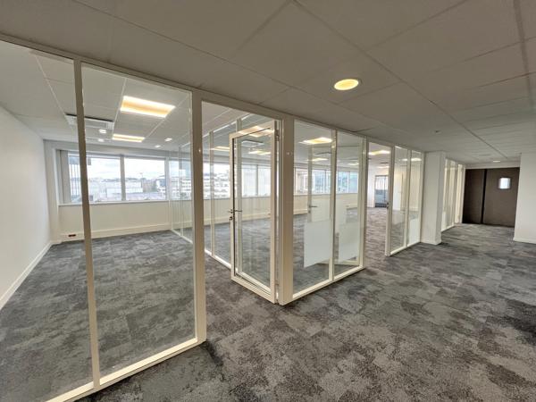 Bureaux à louer à Issy-les-Moulineaux avec terrasse privative et accès transports