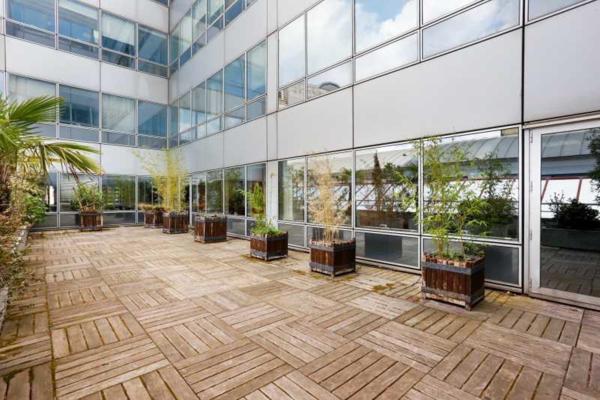 Bureaux à louer à Issy-les-Moulineaux avec terrasse privative et accès transports