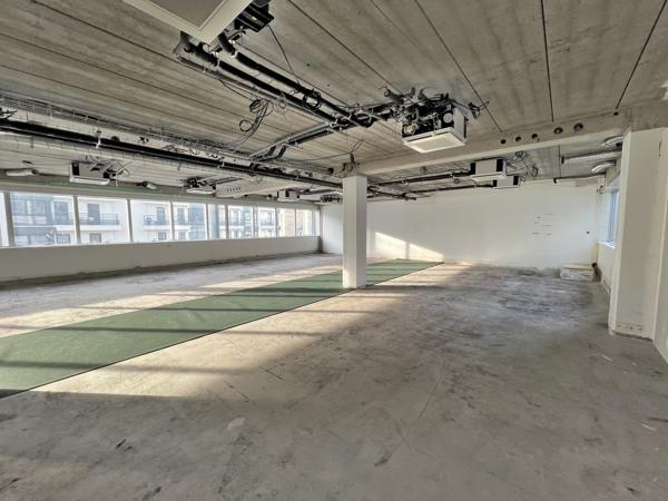 Bureaux à louer à Issy-les-Moulineaux avec terrasse privative et accès transports
