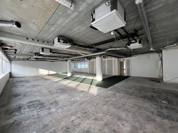 Bureaux à louer à Issy-les-Moulineaux avec terrasse privative et accès transports