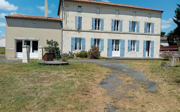 Maison à vendre    6 pièces •  Montguyon