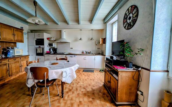 Maison à vendre    6 pièces •  Montguyon