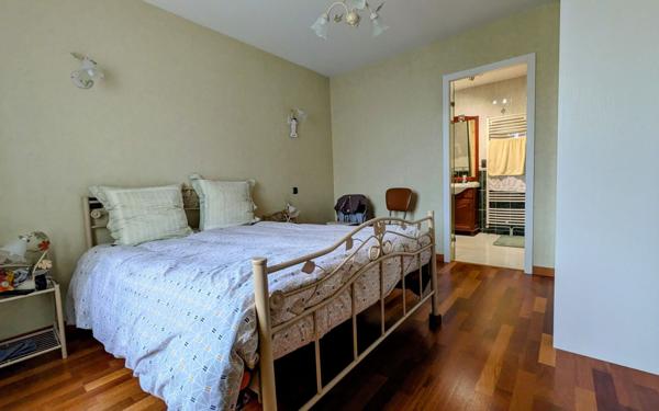 Maison à vendre    6 pièces •  Montguyon